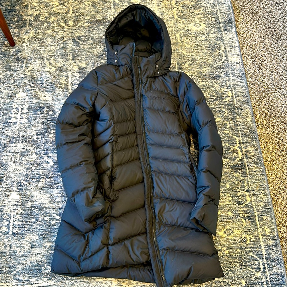 Women’s black marmot 700 down coat